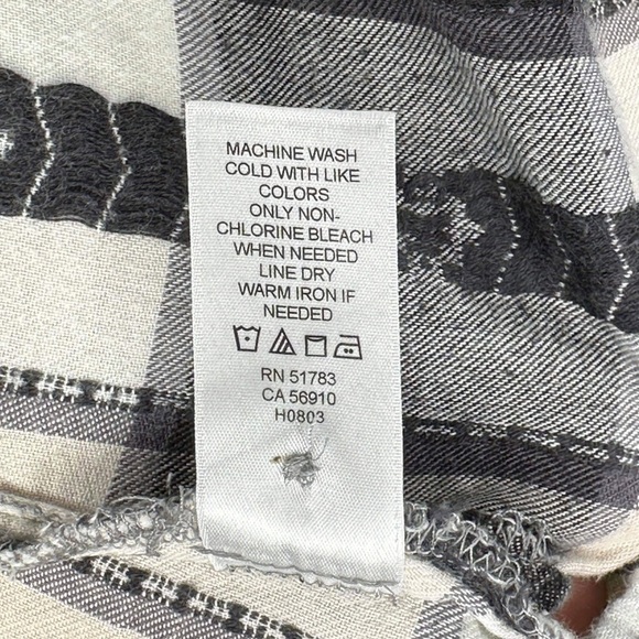 MAURICES Black and White Button Down With Chest Pocket Size Medium - Picture 3 of 3